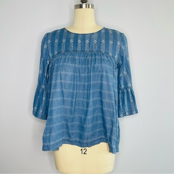 Harper x Francesca’s Denim Bell Sleeve Keyhole Back Top- Medium - Picture 2 of 7
